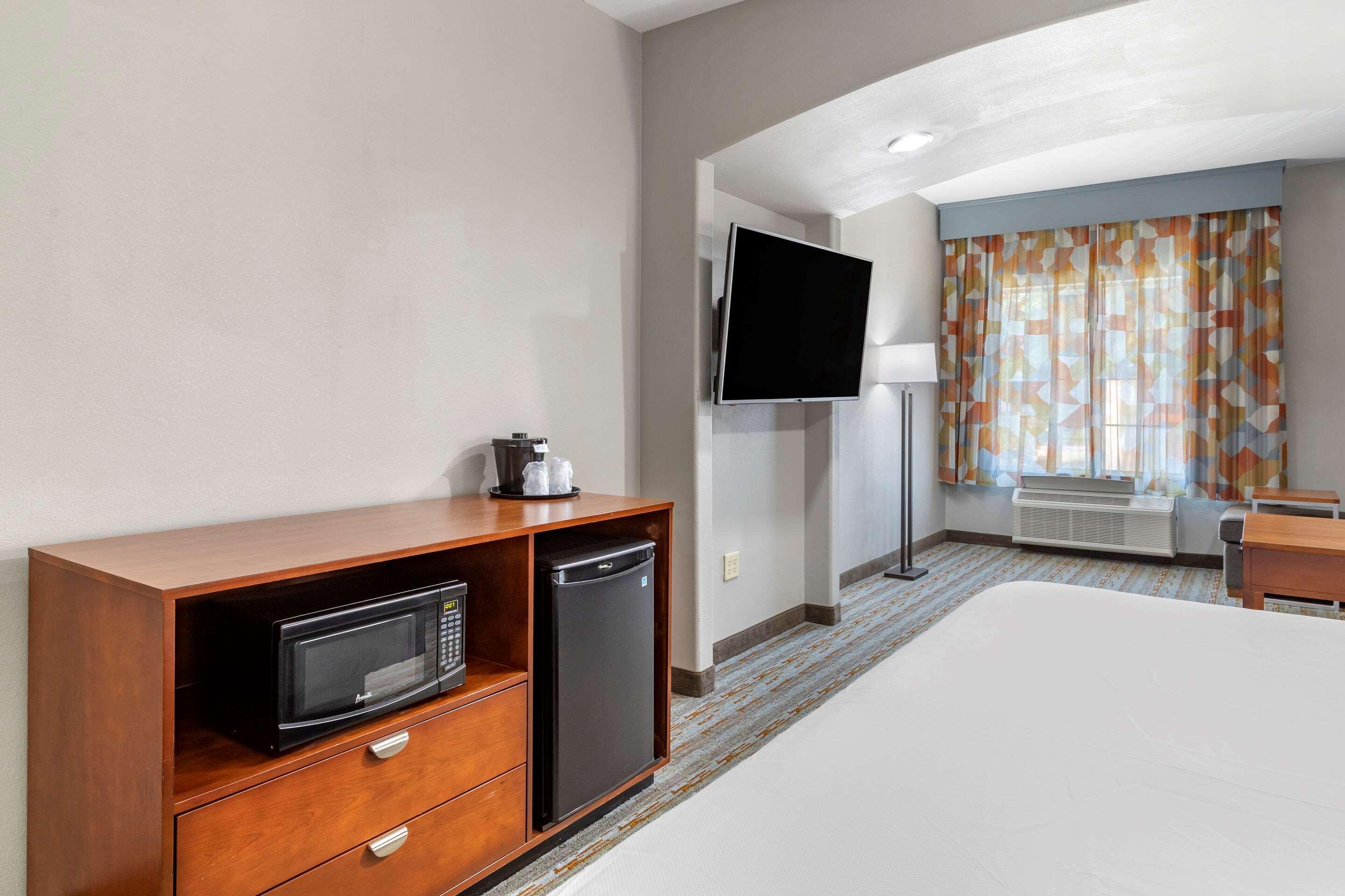 Comfort Inn & Suites Cleveland Exterior foto